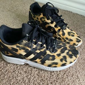 Zx flux adidas (cheetah print)